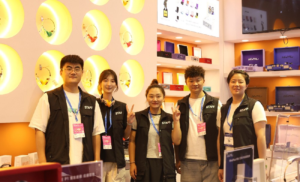 WhatPlus 问加第16 届深圳国际移动电子展（CME）暨第 33 届深圳礼品家居展在深圳国际会展中心（宝安）圆满落幕